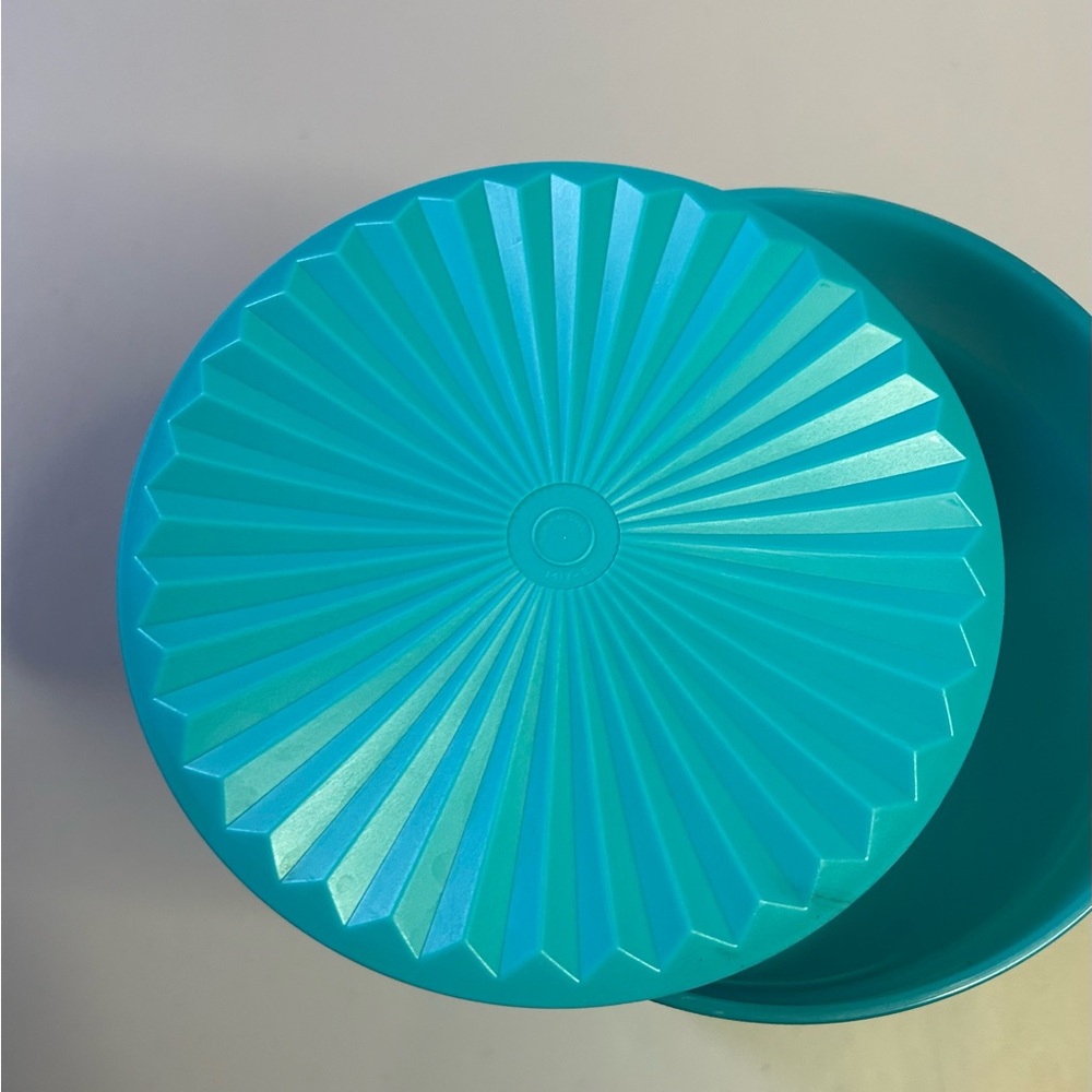 Teal Tupperware One Gallon Pitcher for Home Kitchen - Picture 3 of 6